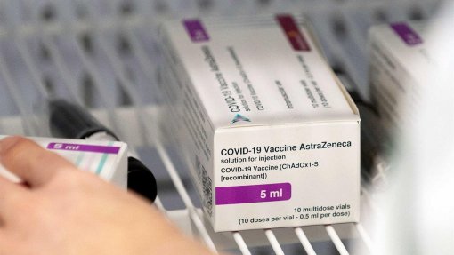 Covid-19: AstraZeneca promete dados atualizados ao regulador dos EUA em 48 horas