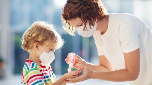 Covid-19: Crianças sem “papel relevante” na infeção de famílias – epidemiologista