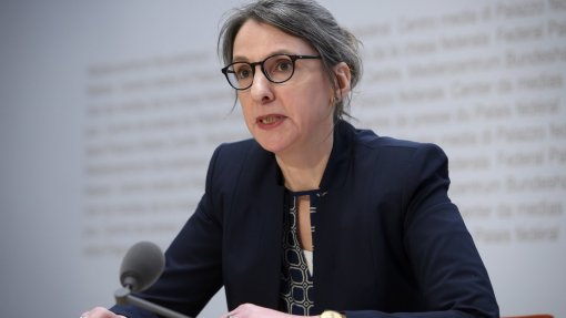 Covid-19: Suíça vai ter certificados de vacinação a partir do verão