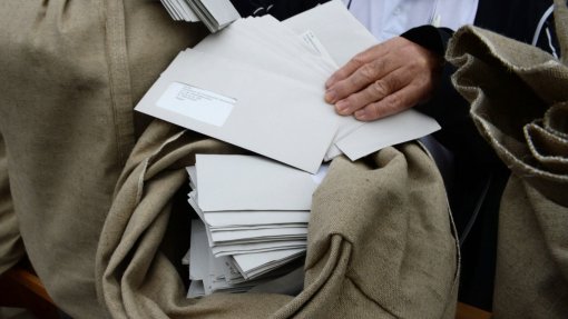 Covid-19: Mais de 3.500 cartas de jovens de Gaia combatem solidão de idosos