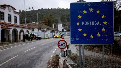Covid-19: Fronteiras entre Portugal e Espanha vão continuar fechadas até 15 de abril
