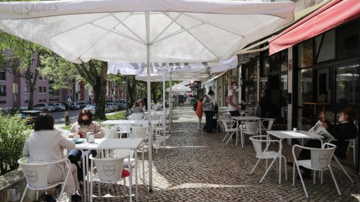 Covid-19: Normalidade regressa à rua das esplanadas no bairro lisboeta de Telheiras