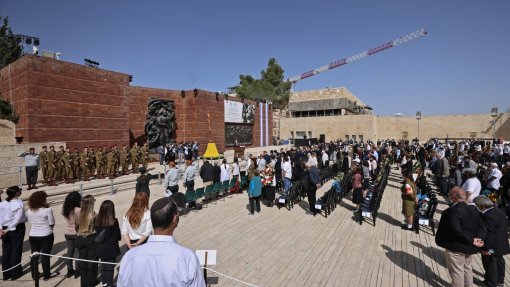 População de Israel presta homenagem pelas vítimas do Holocausto