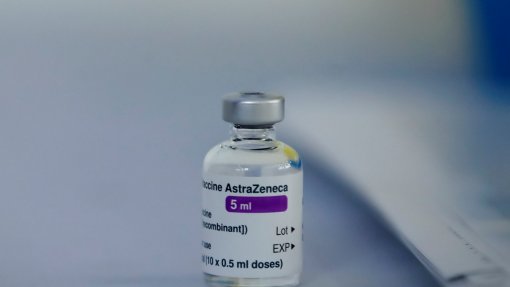 Covid-19: Portugal recomenda vacina da AstraZeneca para pessoas acima de 60 anos