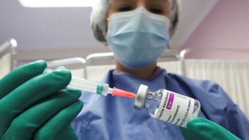 Covid-19: Apenas 0,18% de vacinados com AstraZeneca em Espanha com efeitos secundários