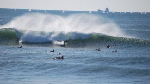 Projeto “Onda Social” quer chegar a 380 jovens em risco de Matosinhos através do surf