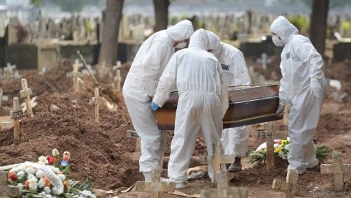 Covid-19: Balanço global conta 2,97 milhões de mortes desde o início da crise