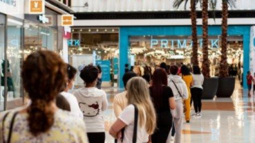 Covid-19: Centros comerciais reabrem na segunda-feira com regras de lotação