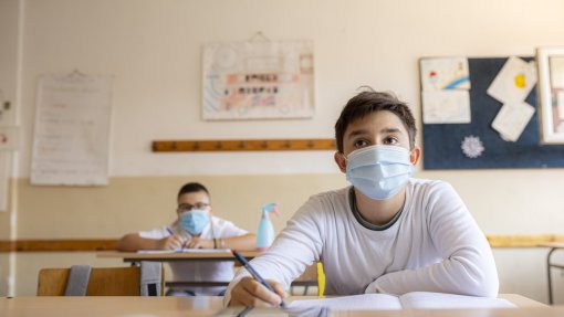 Covid-19: Diretores escolares saúdam regresso do secundário ao ensino presencial