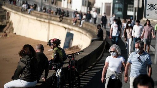 Covid-19: Estudo estima 17% da população com anticorpos em março após infeção e vacinação