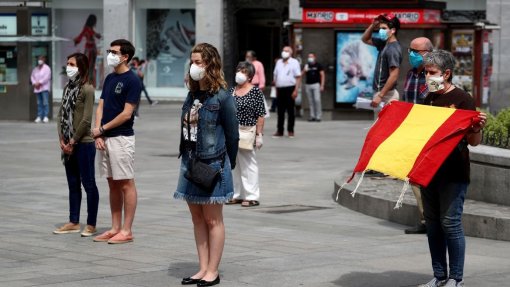 Covid-19: Espanha com contágios a subir regista 10.598 casos e 99 mortes nas últimas 24 horas