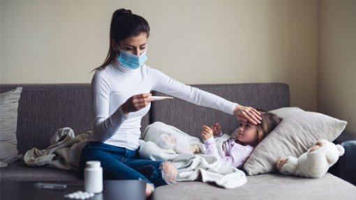Covid-19: Cefaleias, vómitos e diarreia passam a ser considerados como sintomas em idade pediátrica