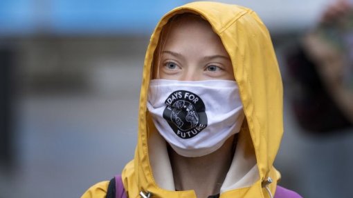 Covid-19: Fundação Greta Thunberg apoia vacinação equitativa da OMS com 100 mil euros