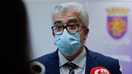 Covid-19: Governo fala em 5.000 e não 3.500 doses de vacinas inutilizadas em Famalicão