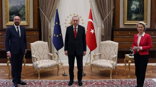 PE reúne-se com Turquia, certificado verde da covid-19 e acordo com Reino Unido na agenda