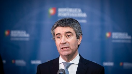Covid-19: PS defende novo avanço para o desconfinamento e admite fim do estado de emergência