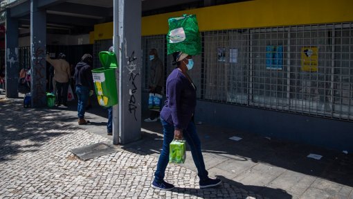 Cimeira Social: &quot;Sonhar&quot; com comida no Bairro Branco, em Almada