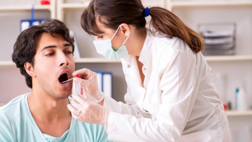 Covid-19: ECDC admite testes PCR com saliva como alternativa à zaragatoa nasofaríngea