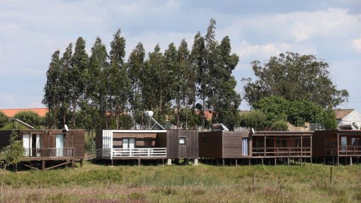 Covid-19: Cerca de 50 imigrantes realojados no Zmar e na Pousada da Juventude
