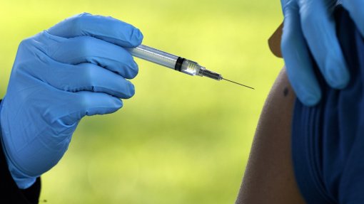 Covid-19: Liga e Ordem dos Médicos apelam à vacinação na 32.ª jornada da I e II ligas
