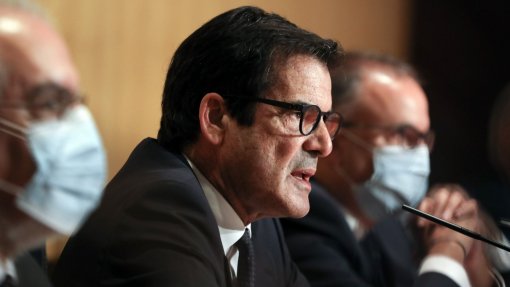 Covid-19: Rui Moreira acusa Governo de ter “dois pesos e duas medidas” na vacinação