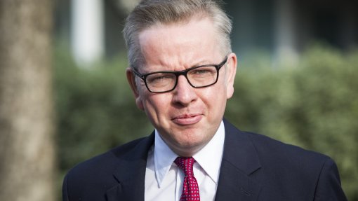 Covid-19: Ministro britânico em contacto com infetado durante viagem a Portugal