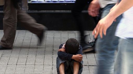 Covid-19: Mais de 1,3 milhões de crianças em Itália vivem em pobreza extrema - ONG