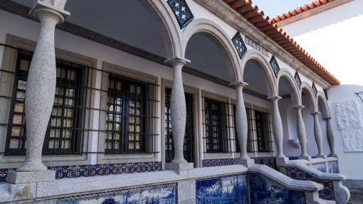 Museu de Lamas recebe uma tonelada de lixo para reflexão ambiental em festival de artes