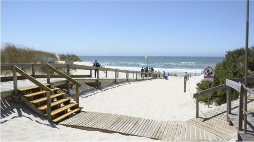 Covid-19: Contágio por SARS-CoV-2 deixa praia de Pombal sem vigilância