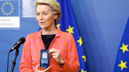 Covid-19: Von der Leyen é a primeira a testar em Portugal aplicação dos certificados digitais