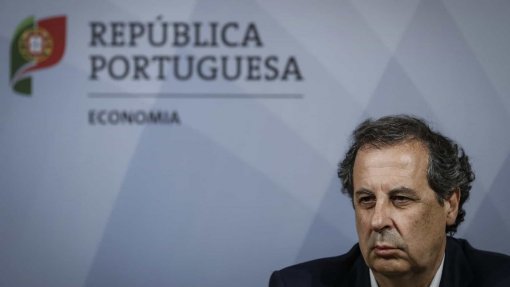 Governo quer valorizar trabalho &quot;mais bem remunerado&quot; e com mais competências