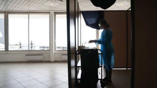 Covid-19: Madeira prolonga exigência de teste PCR à entrada por mais um mês