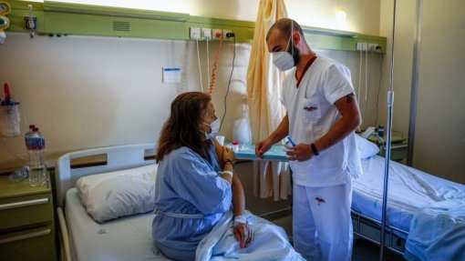 Covid-19: Hospital Amadora-Sintra vacina 200 doentes internados