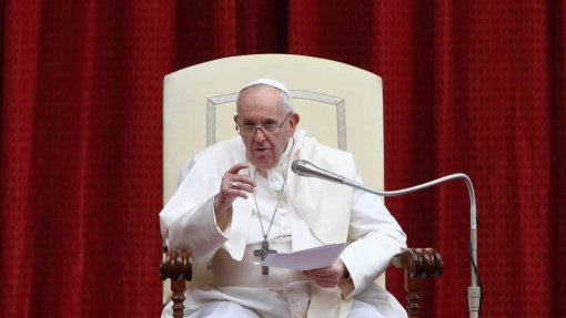 Papa pede a &quot;superação total do estigma&quot; das doenças mentais