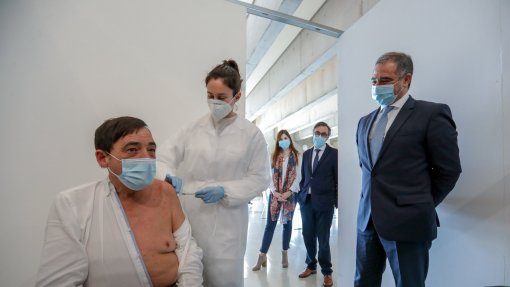 Covid-19: Concluída operação que levou mais de 14 mil vacinas a ilhas dos Açores sem hospital