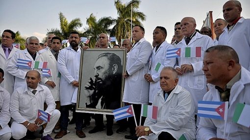 Crise provocada pela pandemia pode levar ao fim do regime em Cuba - analistas