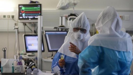 Covid-19: Com mais 58 mil casos num mês, cuidados intensivos aumentam 122% mas óbitos estabilizam