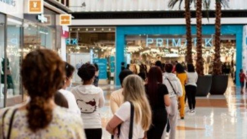 Covid-19: AMRR reclama mais apoios e menos restrições na lotação das lojas