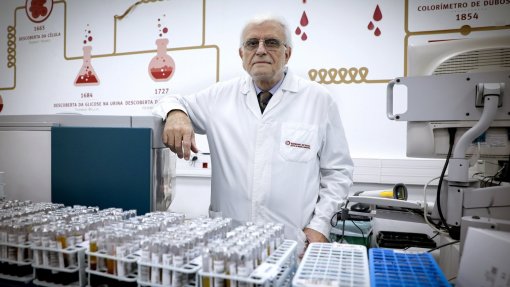 Covid-19: Médicos e farmacêuticos manifestam-se contra medidas de confinamento