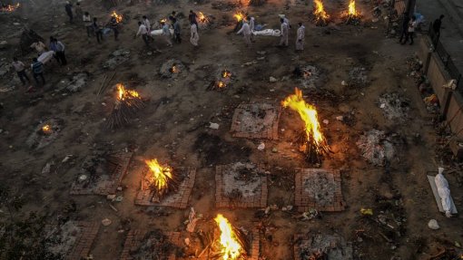Covid-19: Mortes na Índia podem ser dez vezes superiores à contagem oficial - estudo