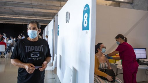 Covid-19: Quase metade da população tem a vacinação completa - DGS