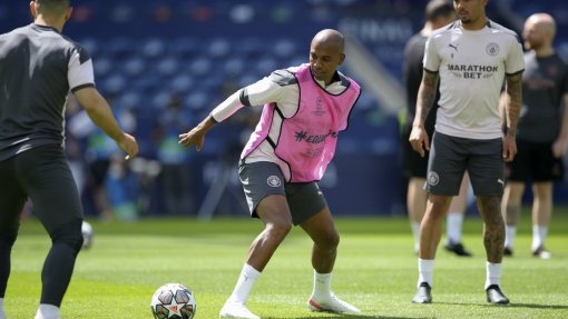 Inglaterra limita cabeceamentos nos treinos de futebol para evitar danos cerebrais