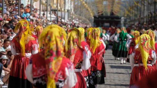 Covid-19: Festas e romarias populares continuam proibidas este verão - Governo