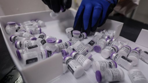 Covid-19: Ordem dos Médicos apela a rápida revisão da norma sobre vacinação dos jovens
