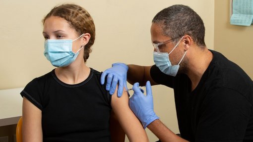 Covid-19: Associação de Neuromusculares preocupada com impasse na vacinação dos jovens