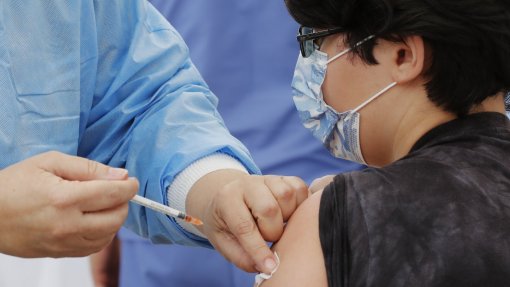 Covid-19: Prescrição médica para vacinar crianças é obstáculo e cria desigualdades - Pais