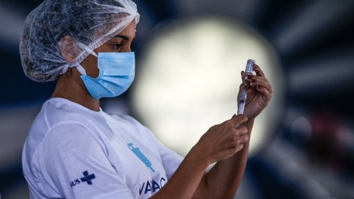 Covid-19: Vacinação é a &quot;chave&quot; contra a doença e a morte alertam organismos europeus