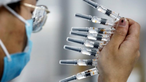 Covid-19: DGS prepara orientações sobre vacinas não aprovadas pela Agência Europeia