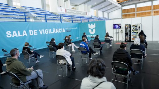 Covid-19: Portugal atinge objetivo de 70% da população vacinada com uma dose