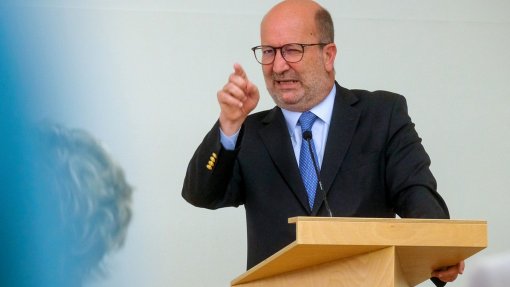 Clima: Ministro do Ambiente diz que “é tempo” de parar com combustíveis fósseis